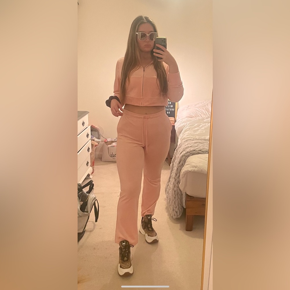 🔥TRENDY🔥 - Pink Velour Cropped Tracksuit